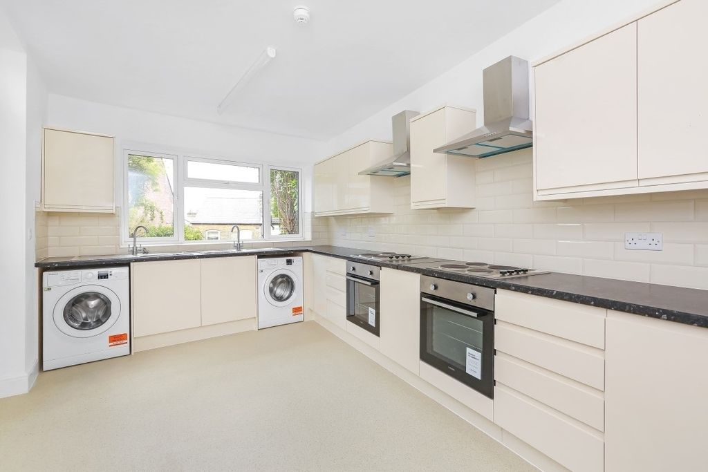 Property photo 2 of 10 Kitchen