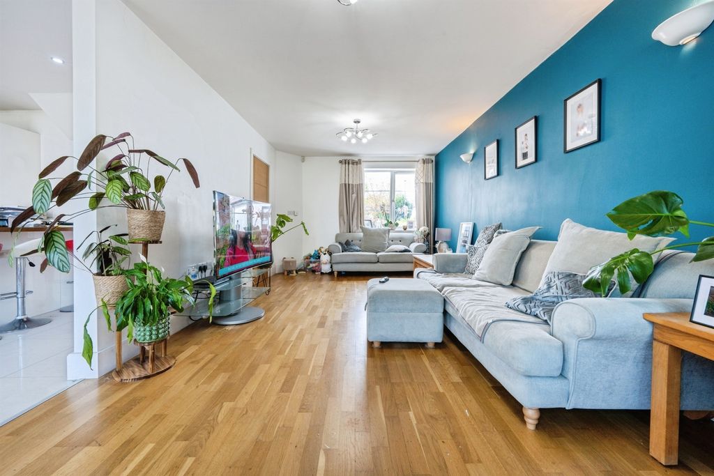 Property photo 3 of 26