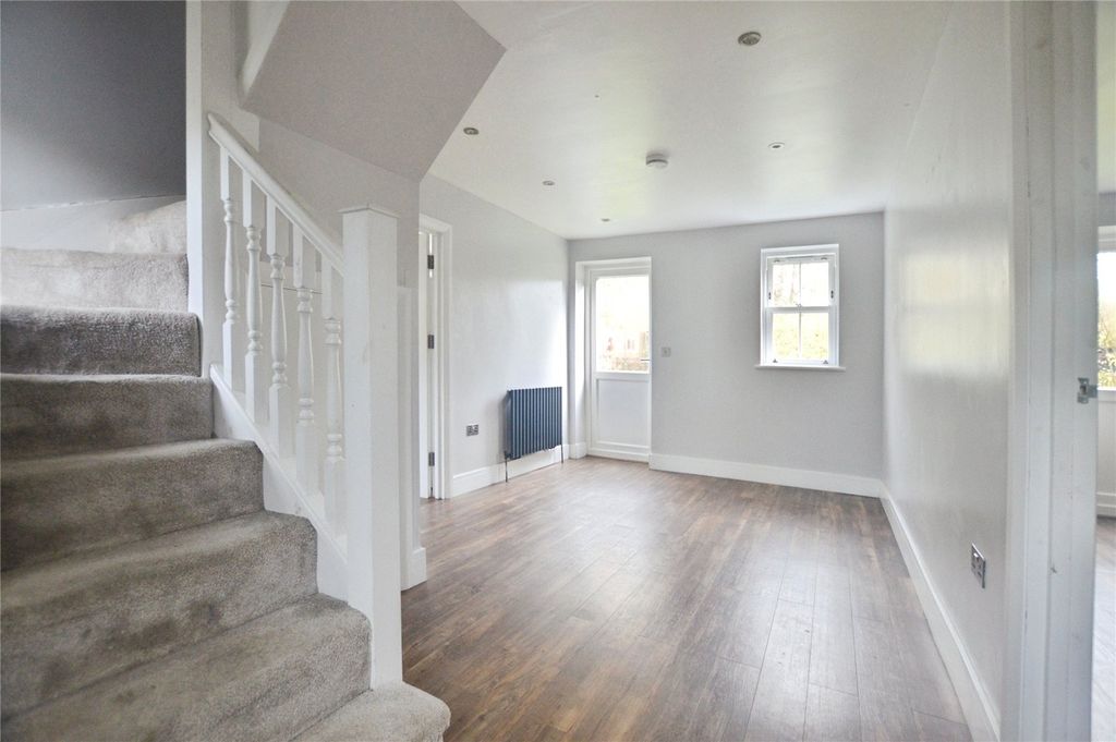 Property photo 2 of 11 Picture No. 27