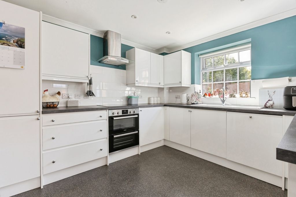 Property photo 2 of 17 Photo