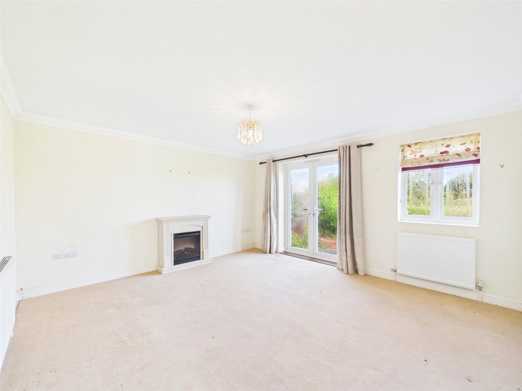 Property photo 3 of 15 Living Room