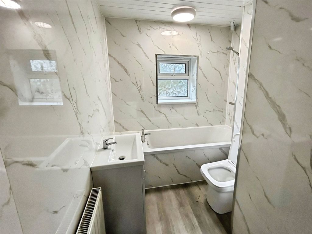 Property photo 2 of 6 Bathroom W/C