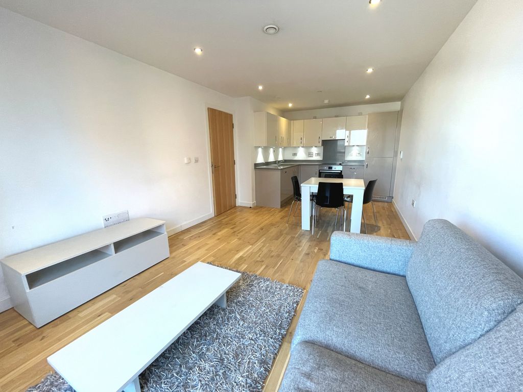 Property photo 1 of 7 2 Bed Flat To Rent Alfred Street, London Rg1