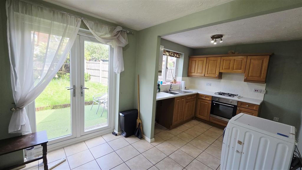 Property photo 3 of 9 Kitchen Diner