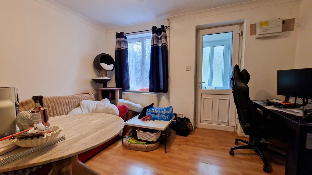 Property photo 3 of 7