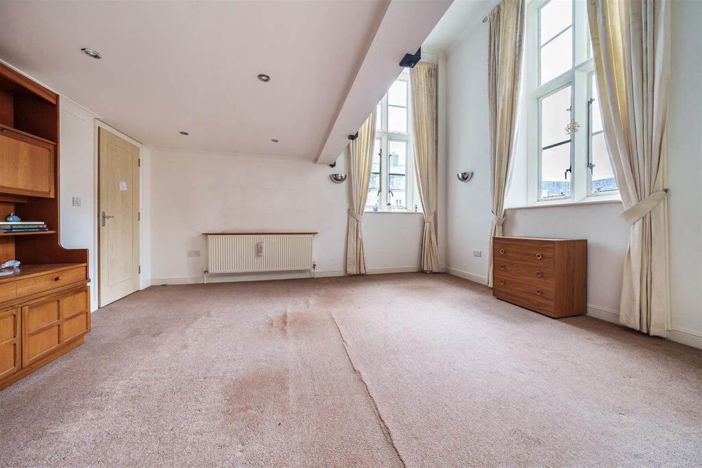 Property photo 2 of 12 Sitting Room