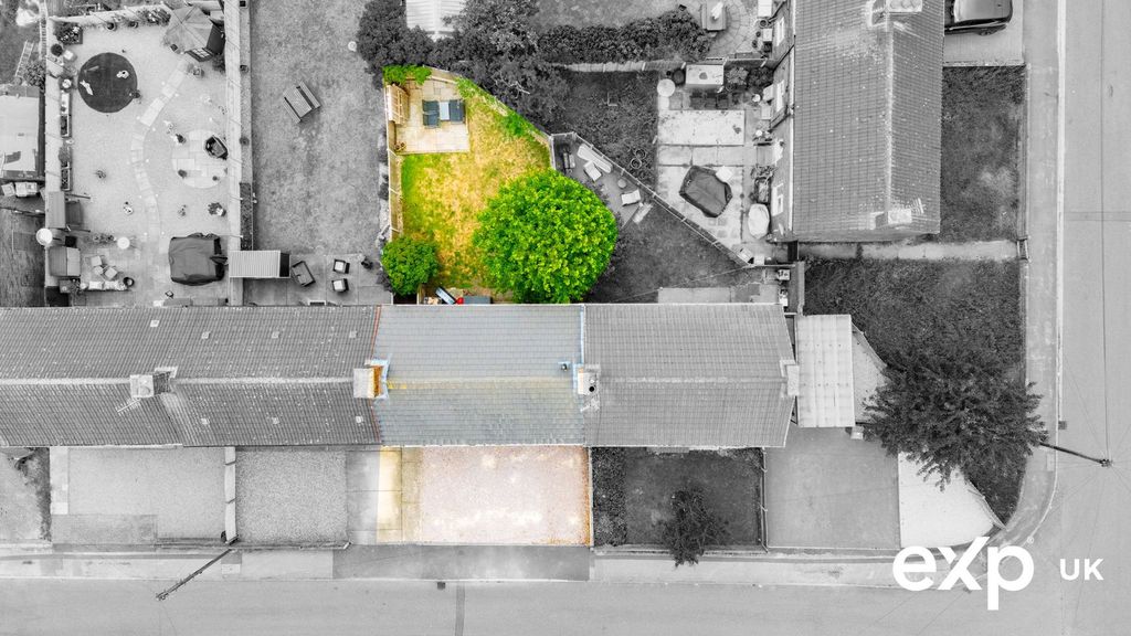 Property photo 2 of 21