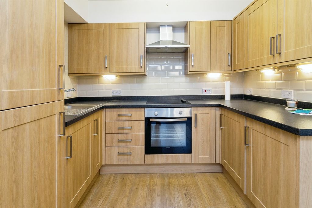 Property photo 2 of 17