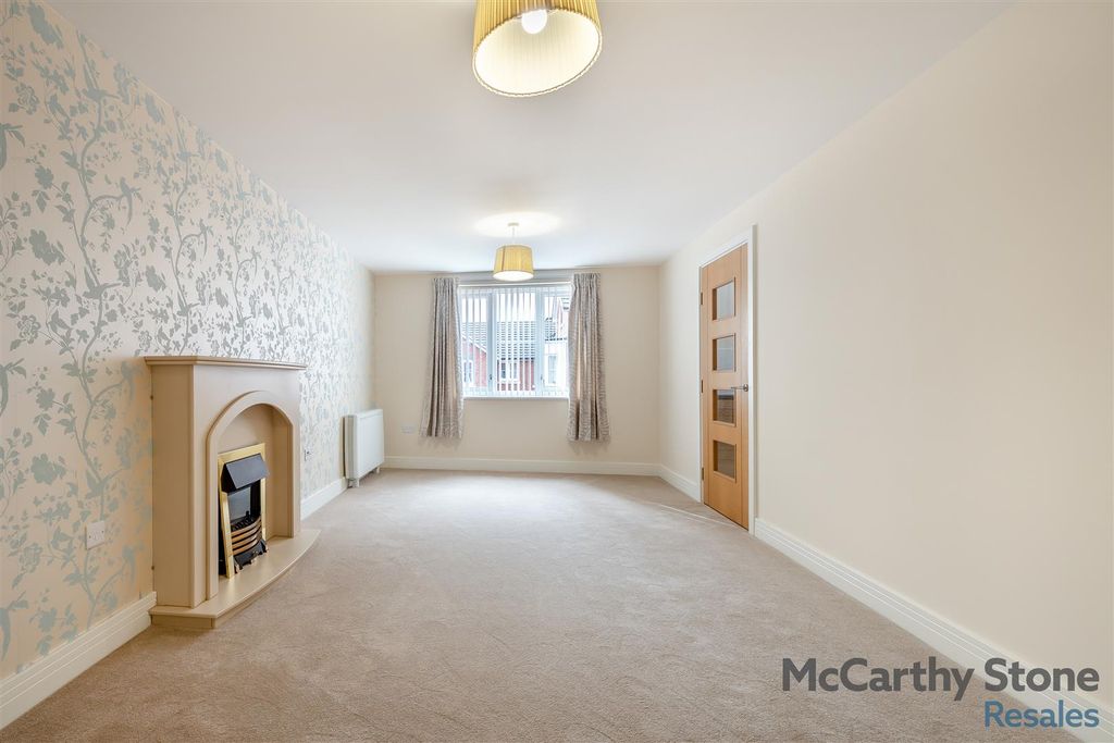 Property photo 2 of 30 8661785-Interior12.Jpg