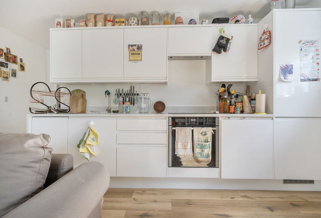 Property photo 2 of 16 1441522-9-69Dcfdf...