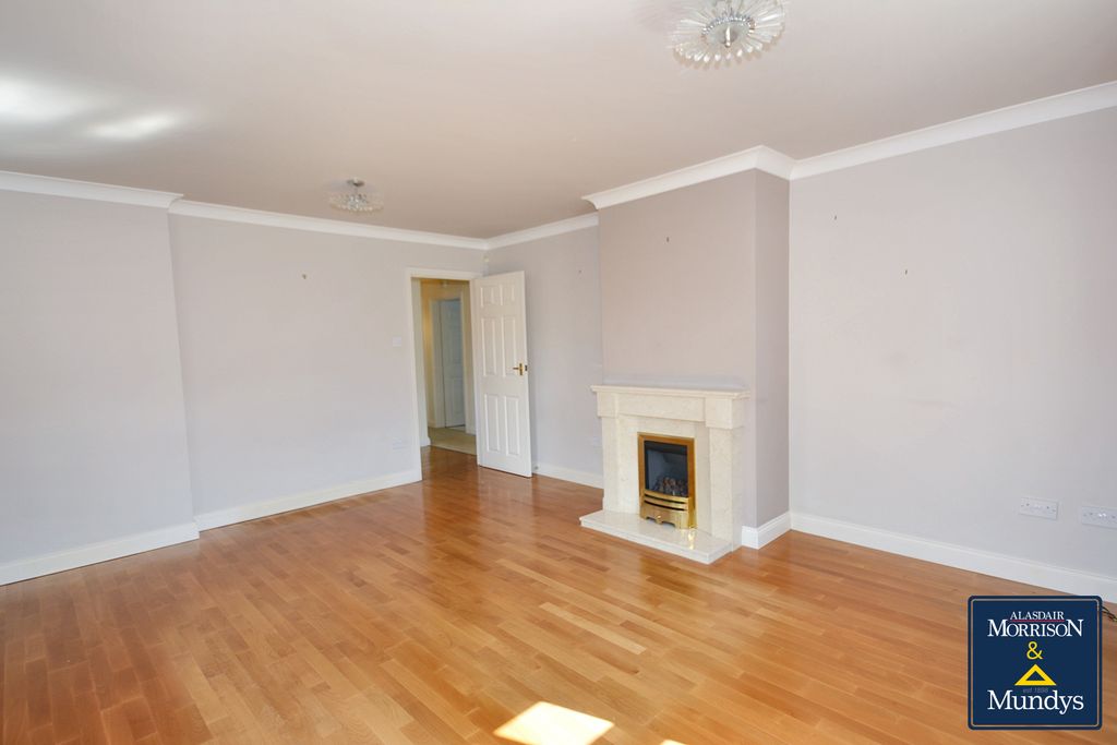 Property photo 3 of 9 Lounge (2)