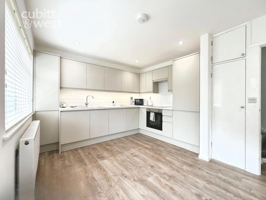 Property photo 3 of 16 Kitchen/Diner
