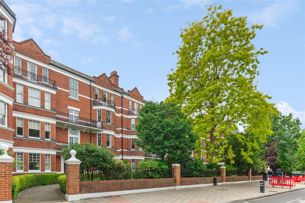 Property photo 1 of 11 Prebend Mansions, W4 - For Sale