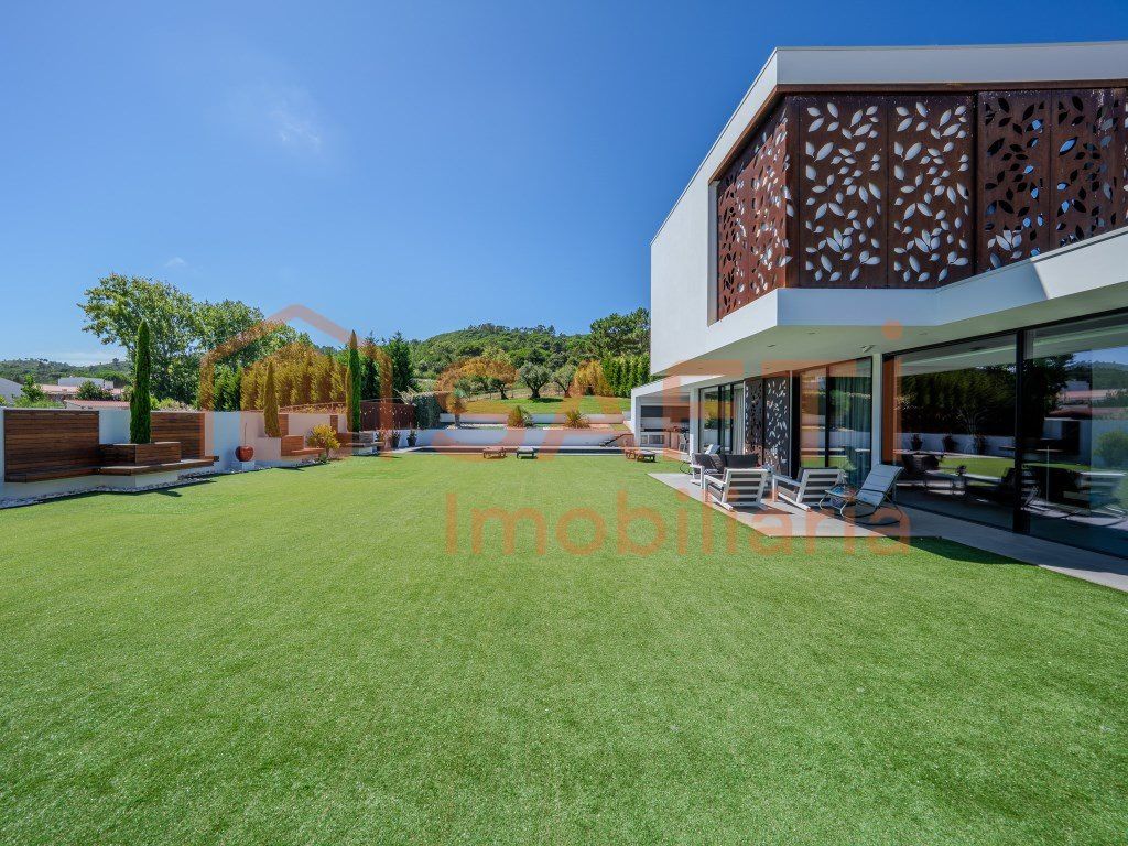 Property photo 2 of 33