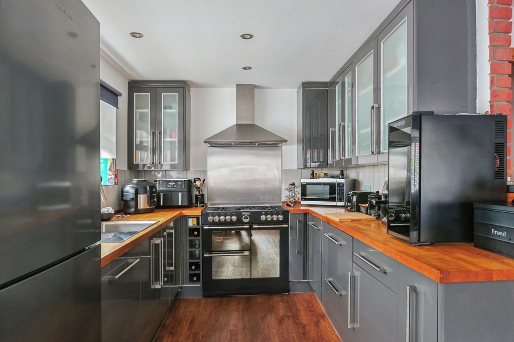 Property photo 3 of 20 Pbox-Img.Jpg