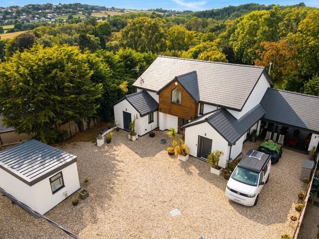 Property photo 1 of 33