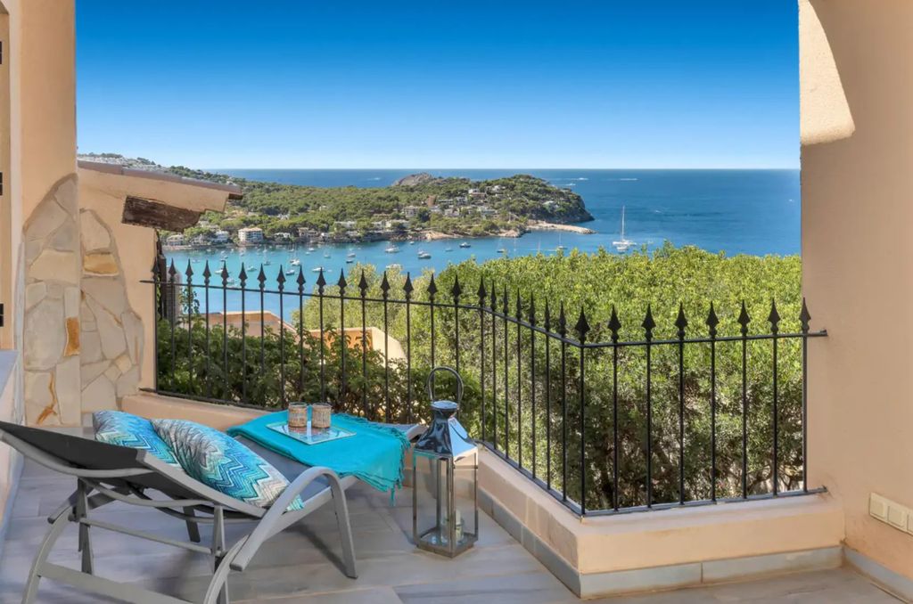 Property photo 1 of 10 Renovated Two-Bedroom Apartment With Sea Views — Santa Ponsa