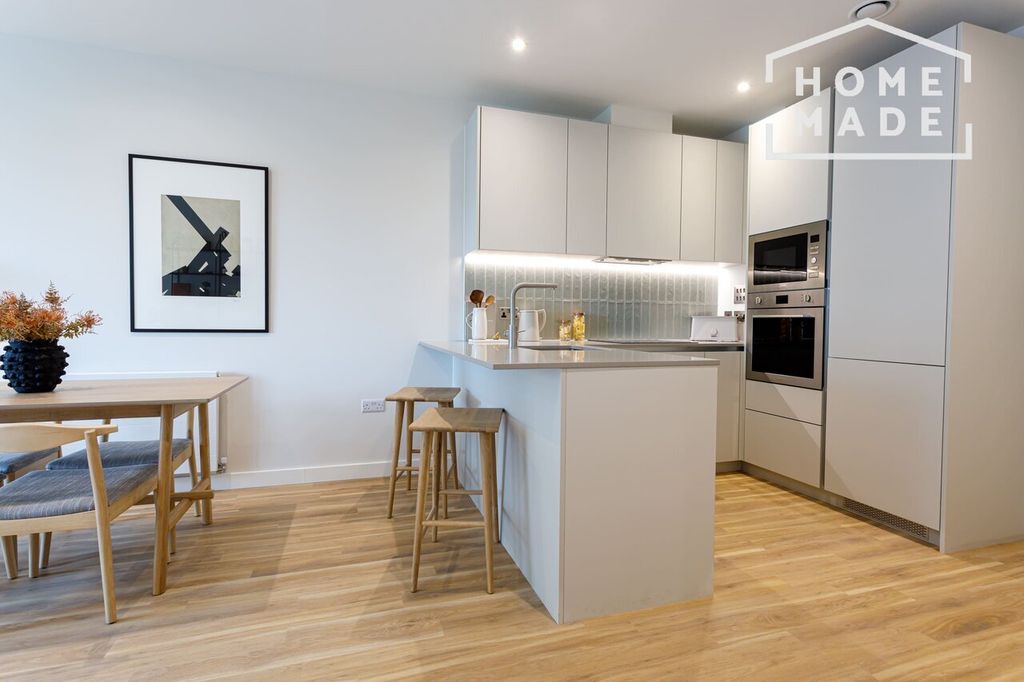 Property photo 3 of 30 Ca4310F6Ef244013Cba75Bb1E253