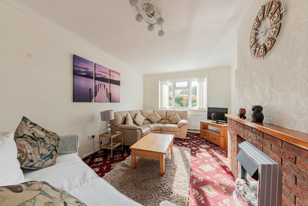 Property photo 3 of 22 Living Room (1)