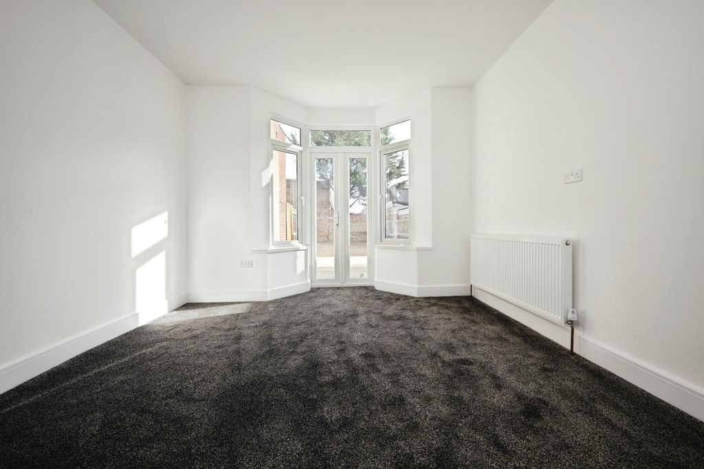 Property photo 3 of 19 Pbox-Img.Jpg