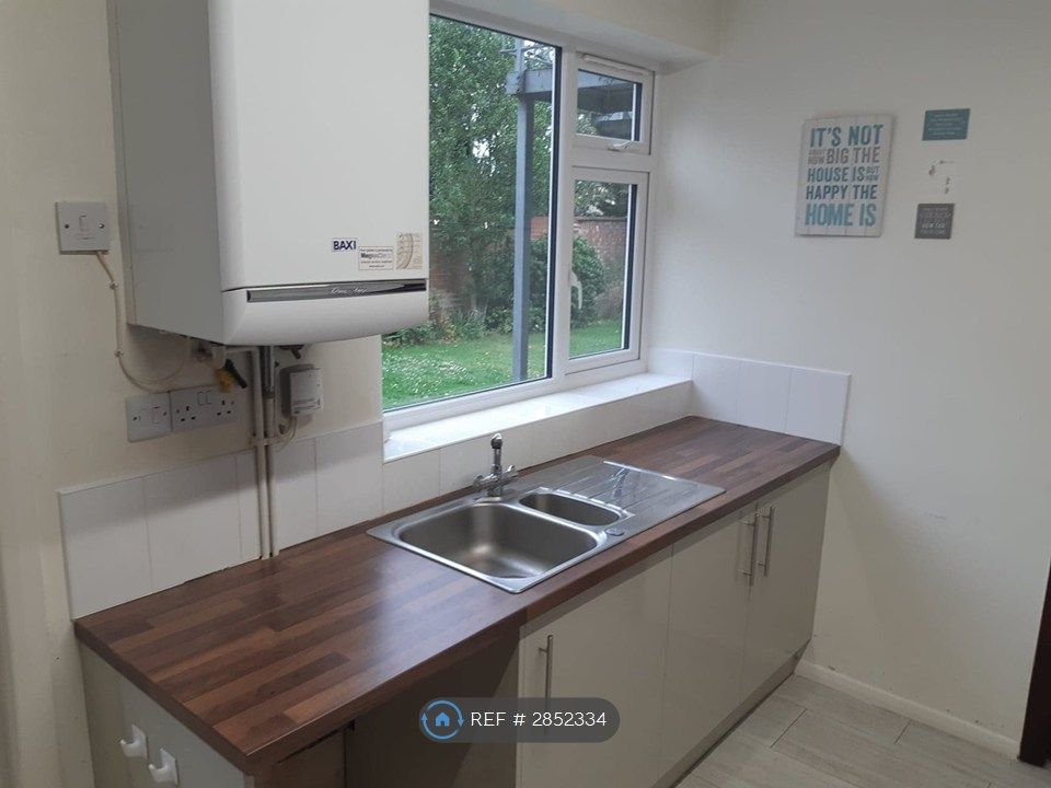 Property photo 2 of 9 Kitchen