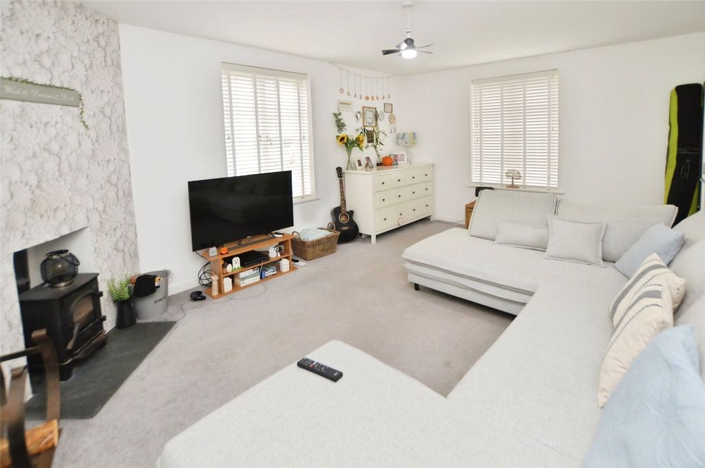 Property photo 2 of 16 Picture No. 24