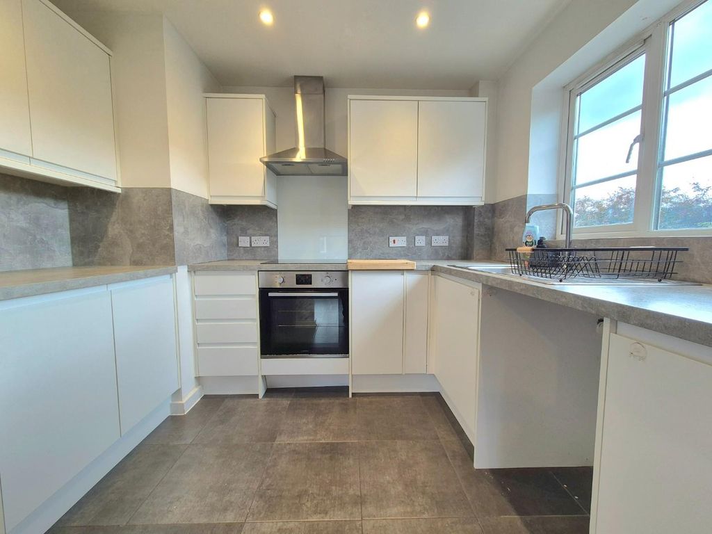 Property photo 2 of 11 5 Meadowsweet Kitchen.Jpg