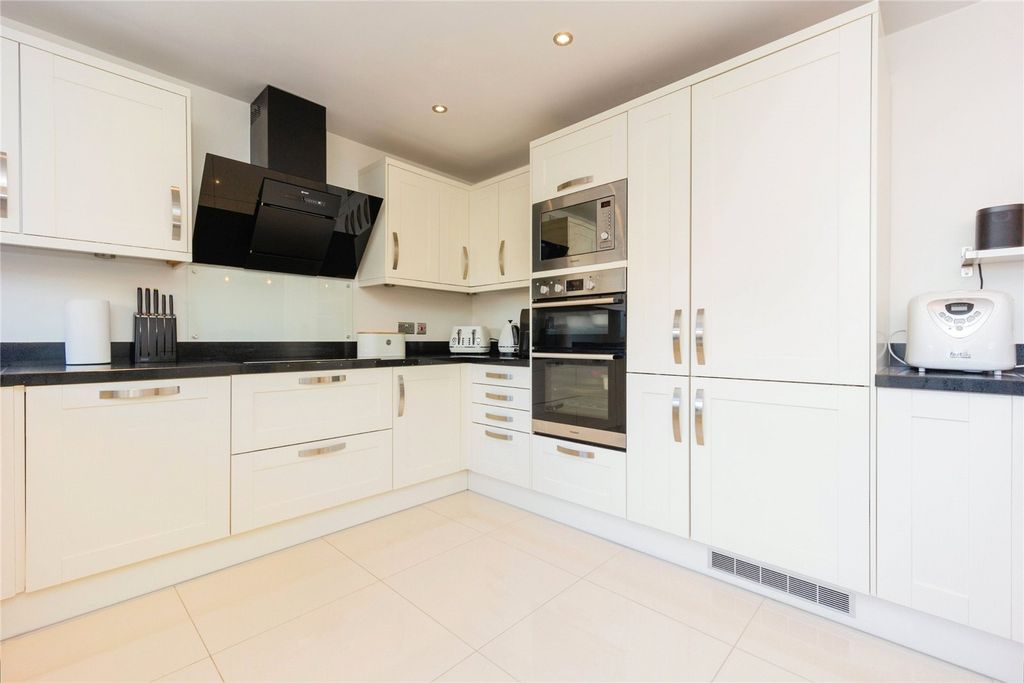 Property photo 2 of 23 Picture No. 20
