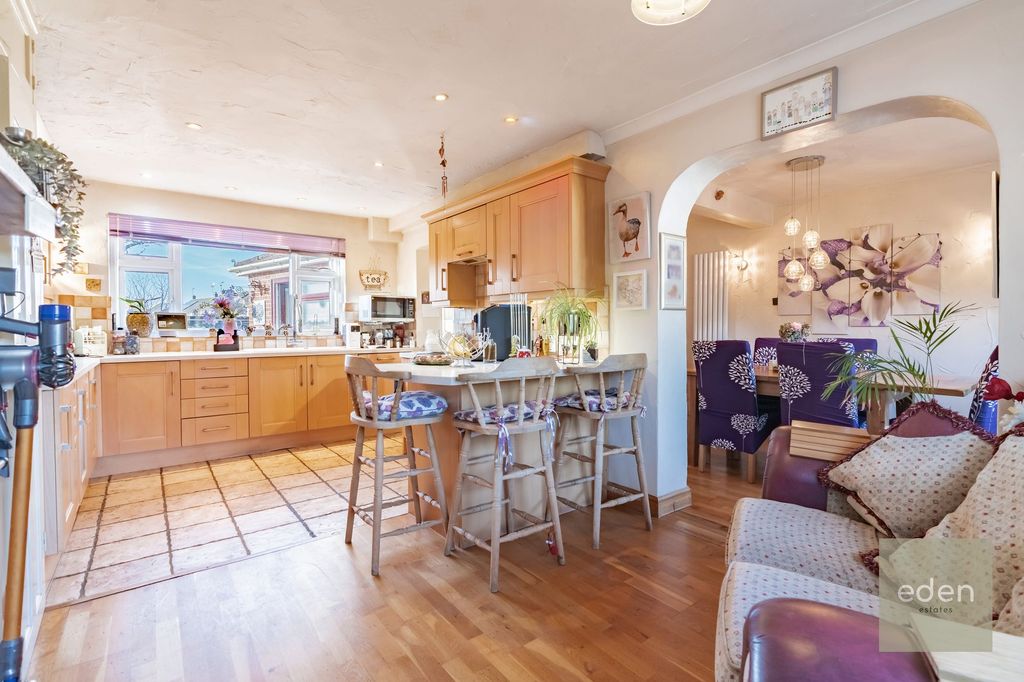 Property photo 2 of 37