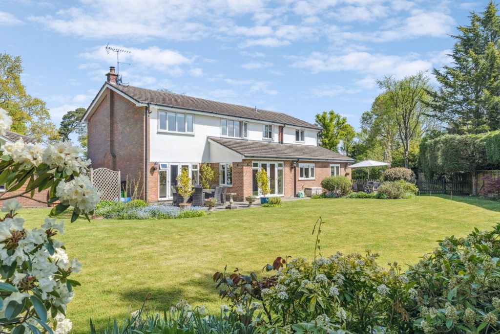 Property photo 1 of 31 Photo 11