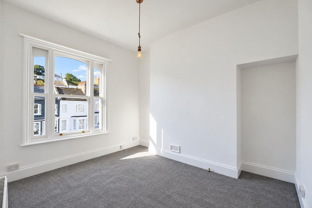 Property photo 2 of 14 d5c1A717-0Bf6-4971-B0E8-F1Bca7Fce30d.Png