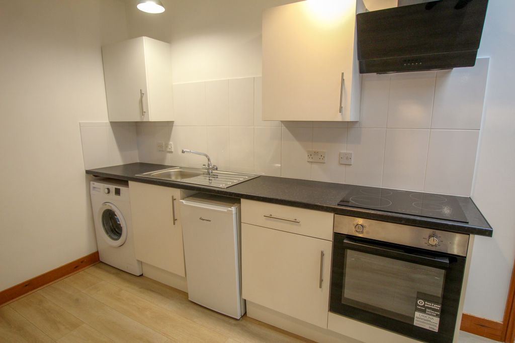 Property photo 2 of 10 Kitchen