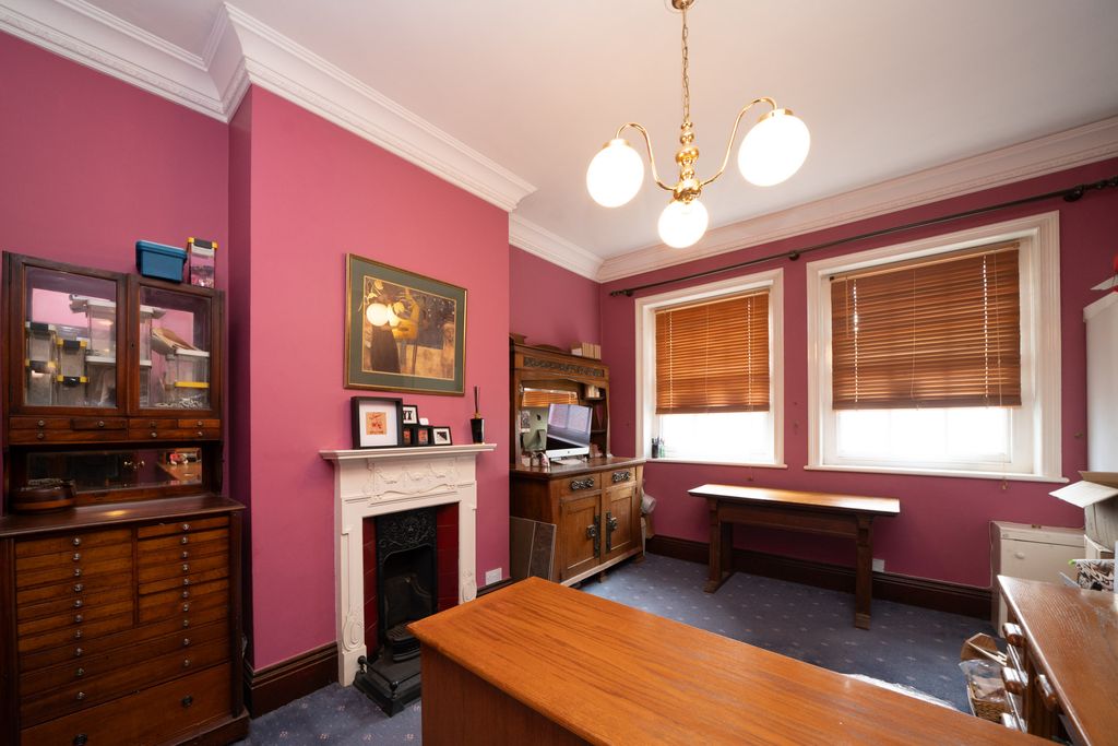 Property photo 2 of 21