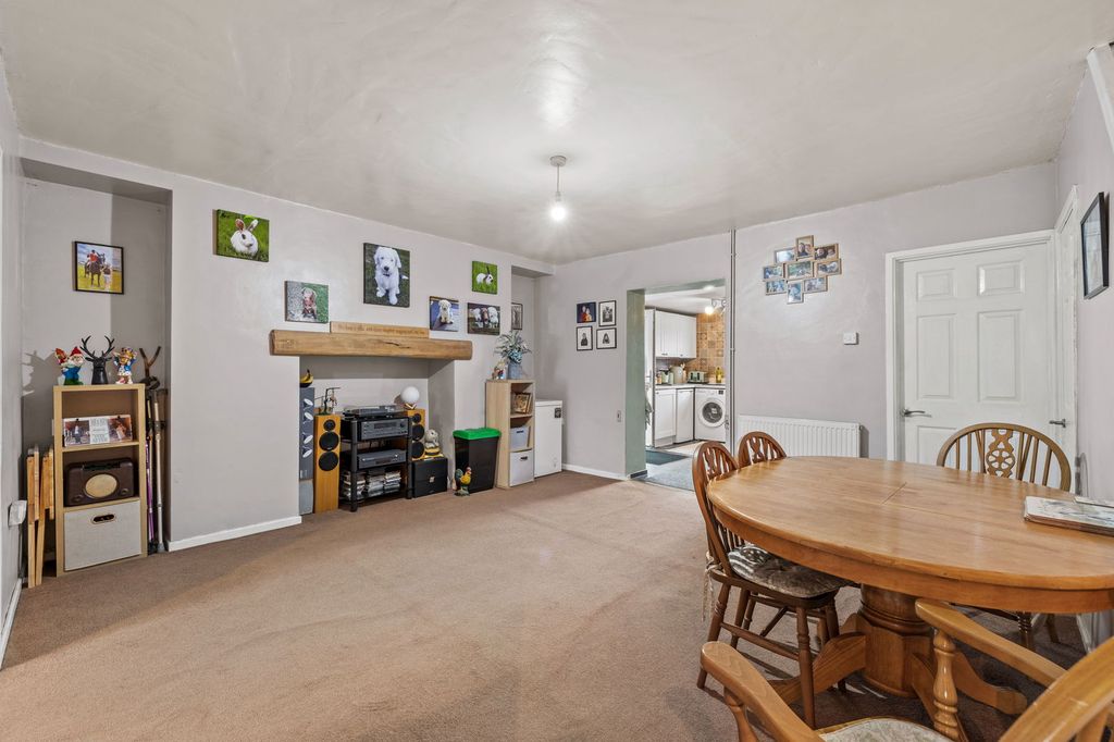 Property photo 3 of 25