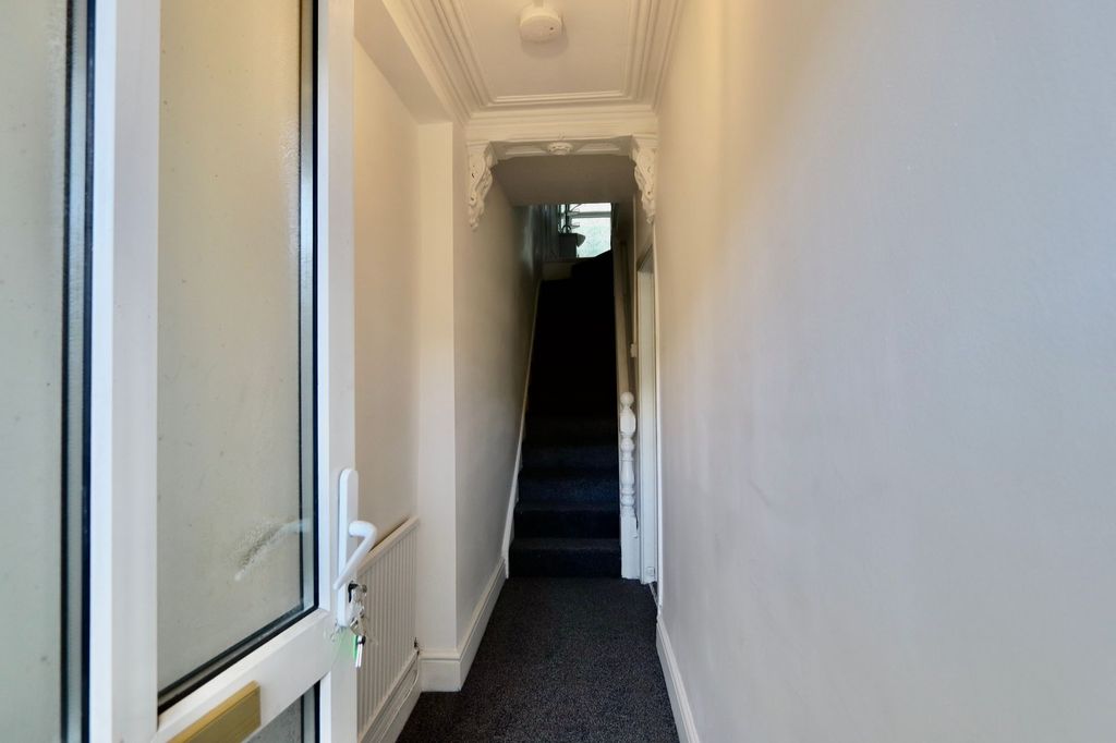 Property photo 2 of 31
