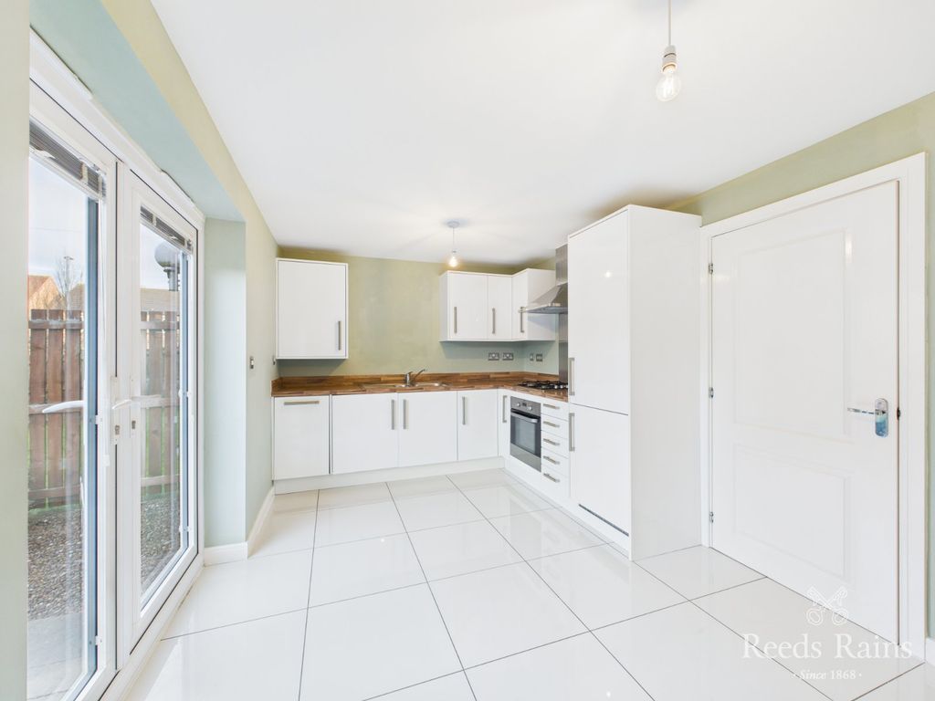 Property photo 3 of 21 Kitchen/Dining Room