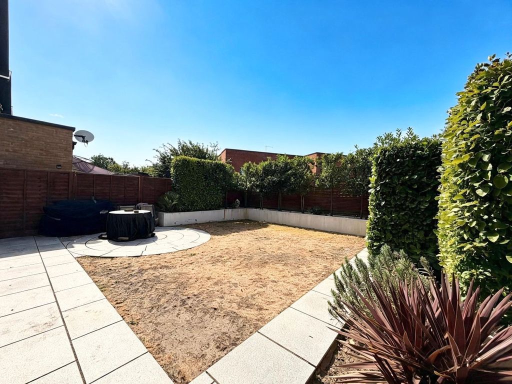 Property photo 2 of 17
