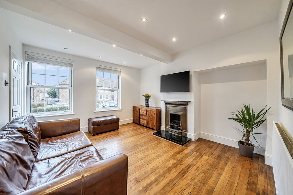 Property photo 2 of 14 1410293-15-698Dd0...