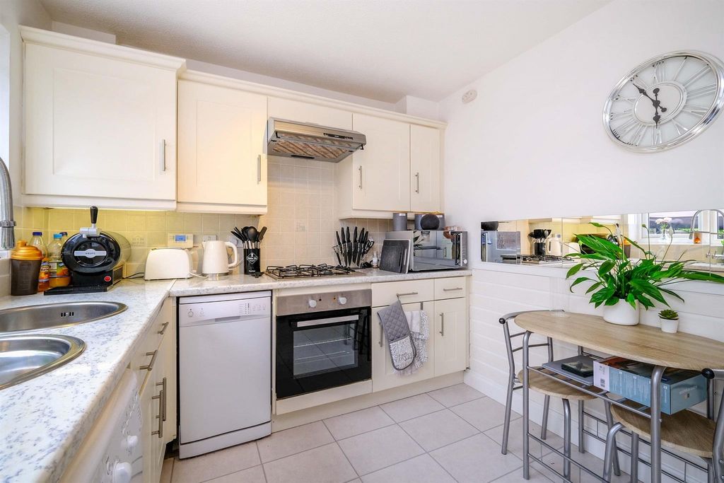 Property photo 2 of 13 Image