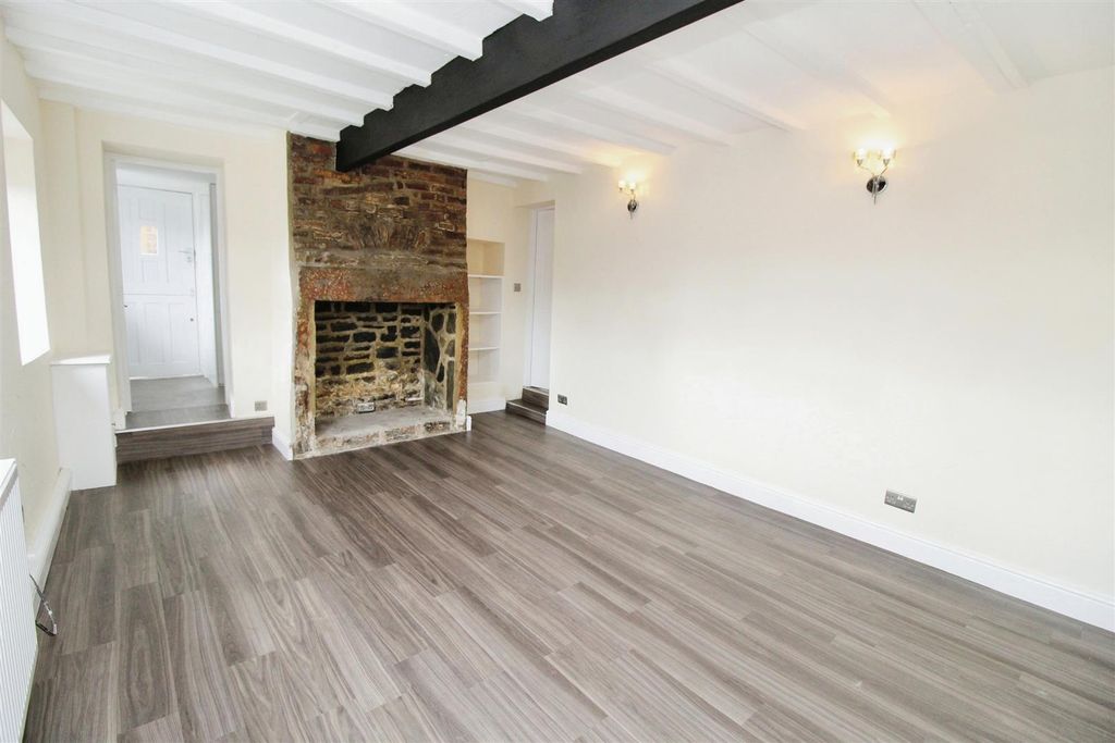 Property photo 2 of 15 Lounge