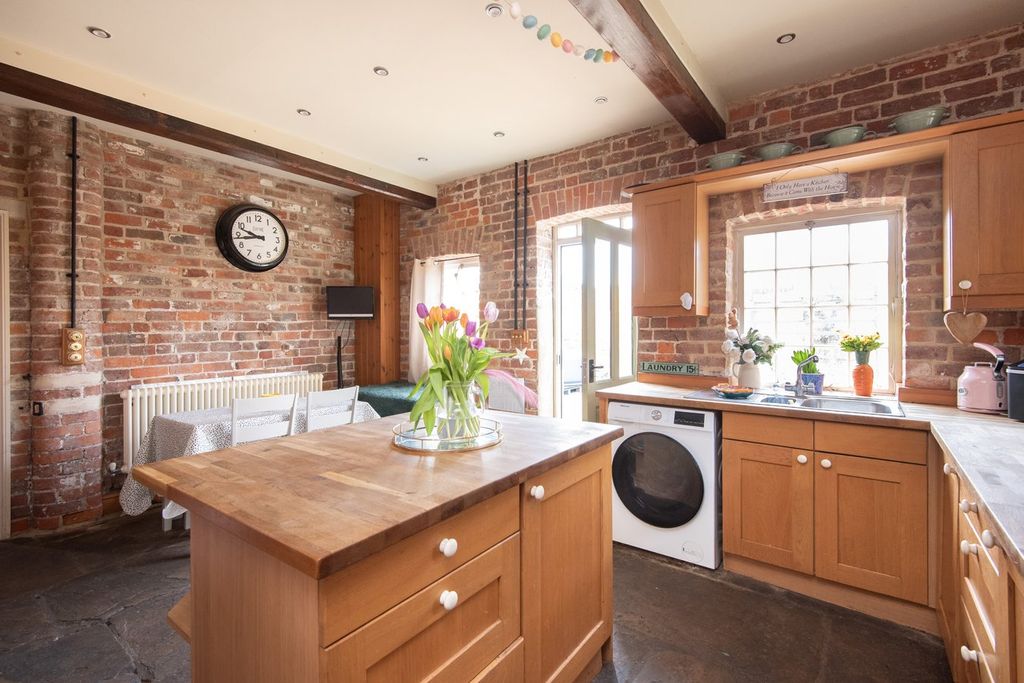 Property photo 3 of 20