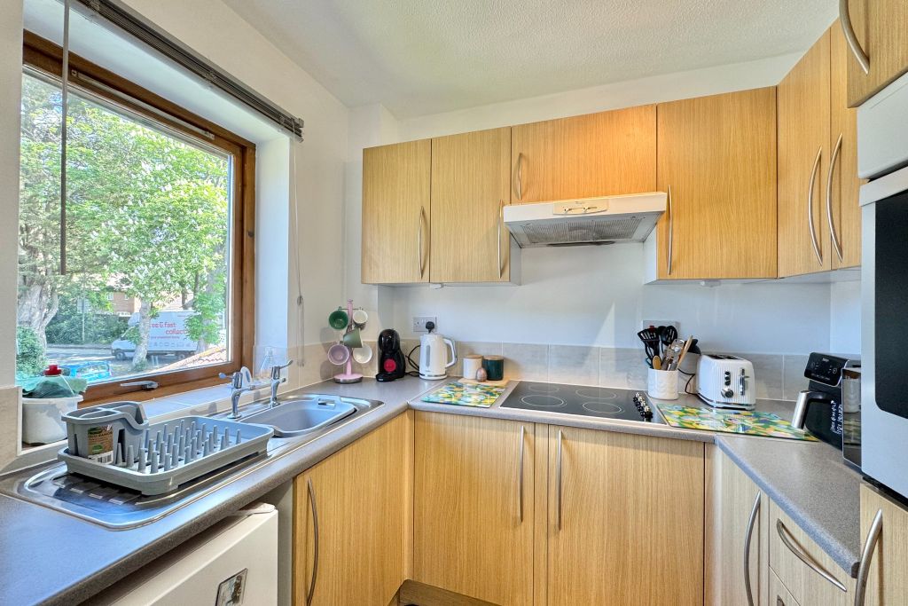 Property photo 2 of 12 Kitchen
