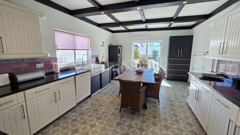 Property photo 2 of 30