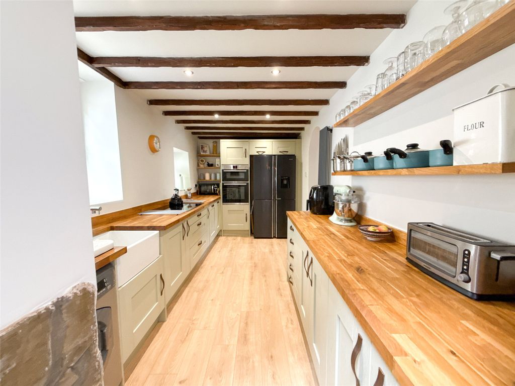 Property photo 3 of 39 Kitchen