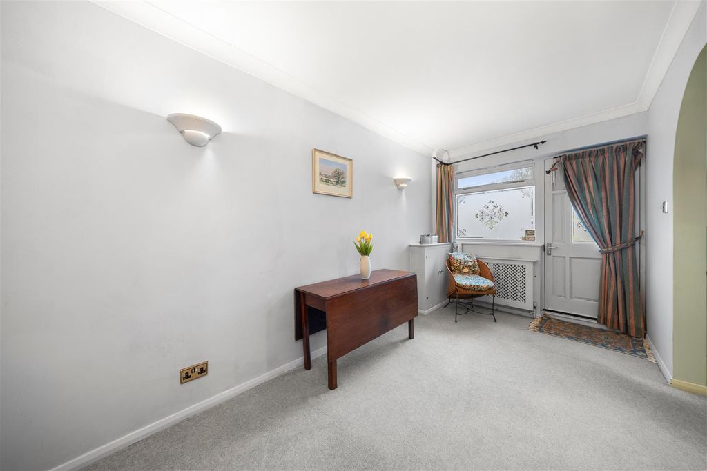 Property photo 3 of 15 Entrance Hall