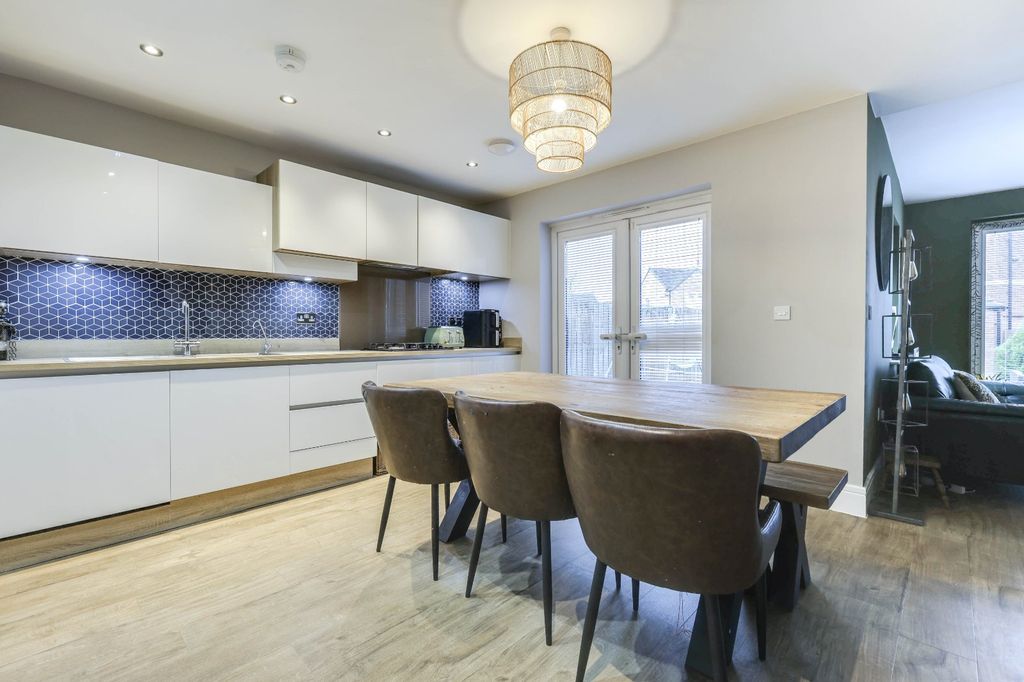 Property photo 3 of 21 Picture No. 28