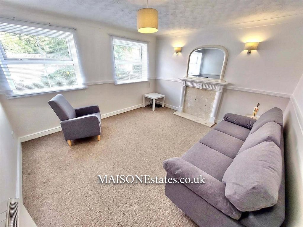Property photo 3 of 9 Lounge Photo 1 (2).Jpg
