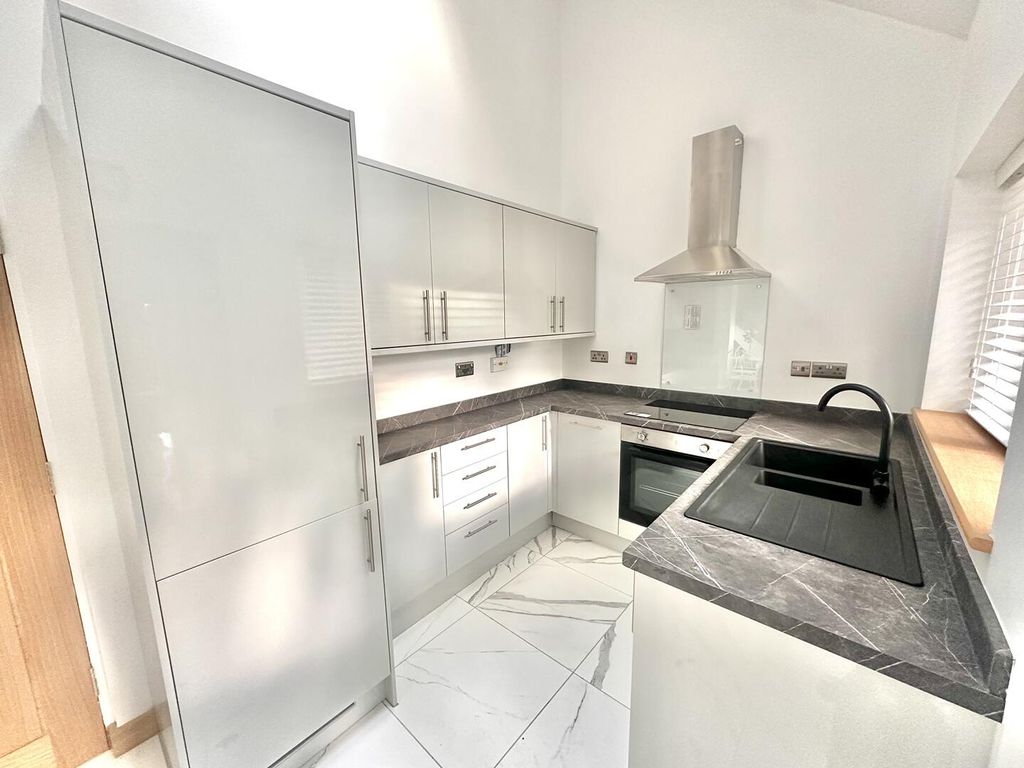 Property photo 2 of 20 Kitchen