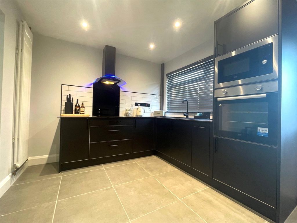 Property photo 3 of 18 Picture No. 04