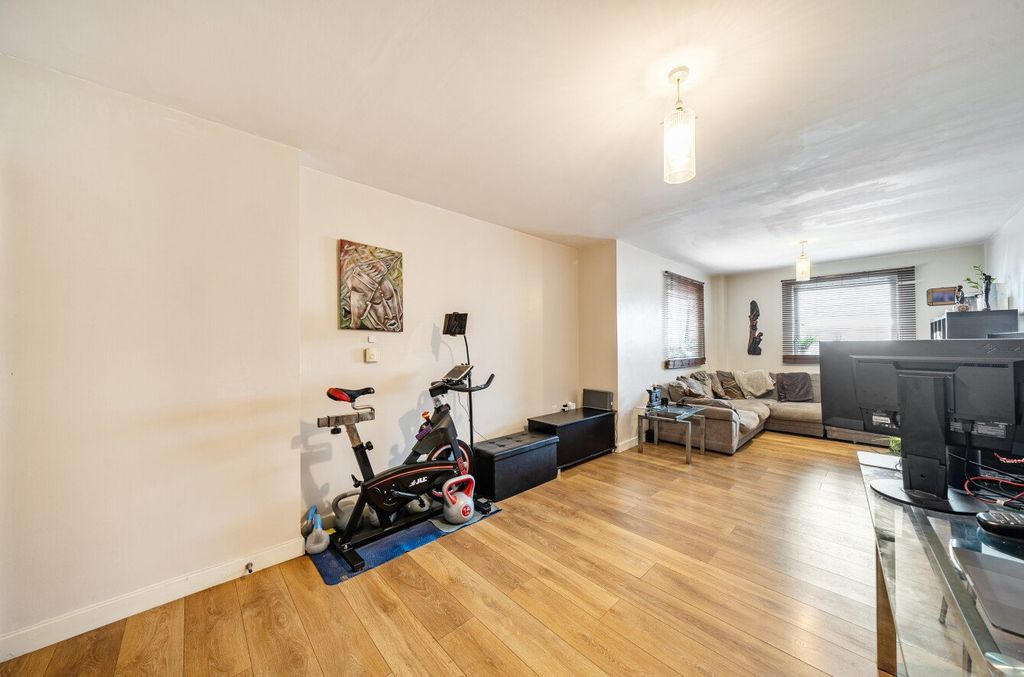 Property photo 2 of 8